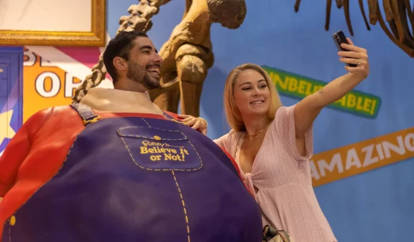 Family Fun in Cancún: Why the Ferris Wheel is a Hit with Kids and Adults Alike